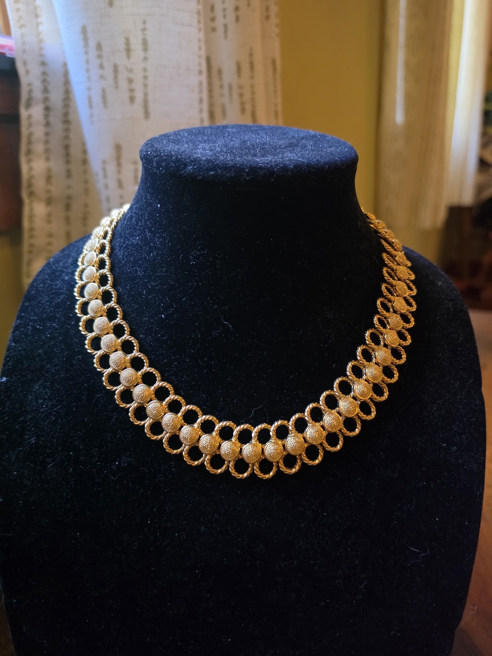 Classic 1980's Gold-Tone Filigree Collar Necklace - Women Jewelry